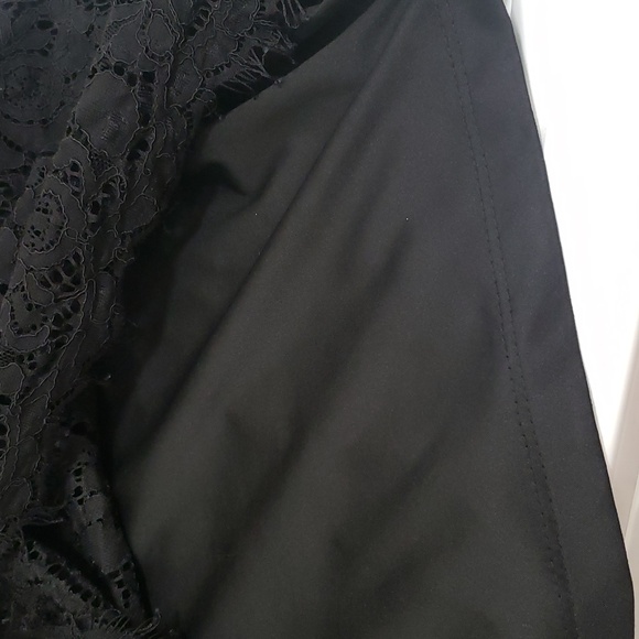 Beautiful Lace Isaac Mizrahi Live Black Cold Shoulder Lined Top - Picture 7 of 9